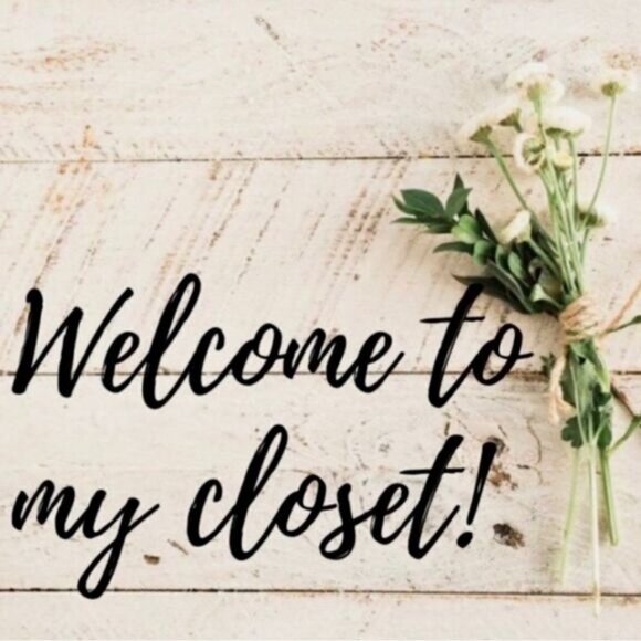 Dimensional Heart & Rose Keychain l Gold Hardware l Rose accent l New - Picture 2 of 6